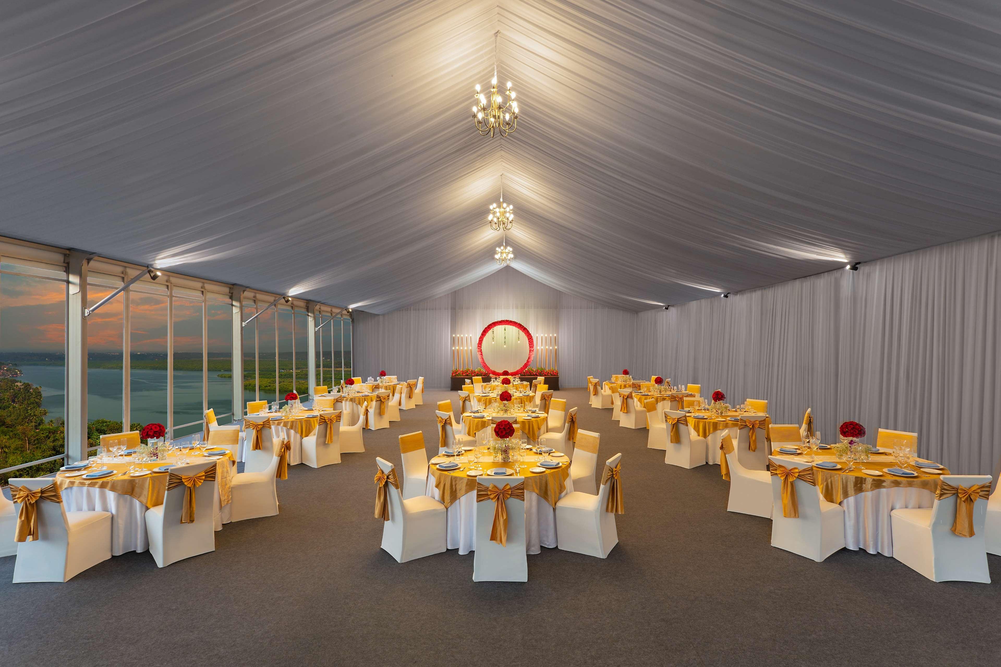 Hotel Doubletree By Hilton Goa - Panaji Extérieur photo
