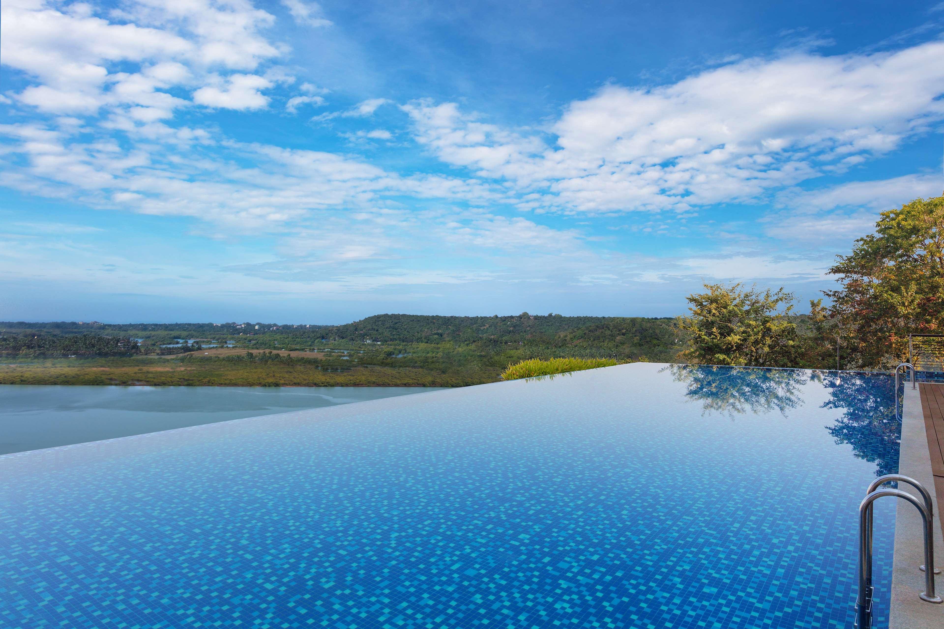 Hotel Doubletree By Hilton Goa - Panaji Extérieur photo