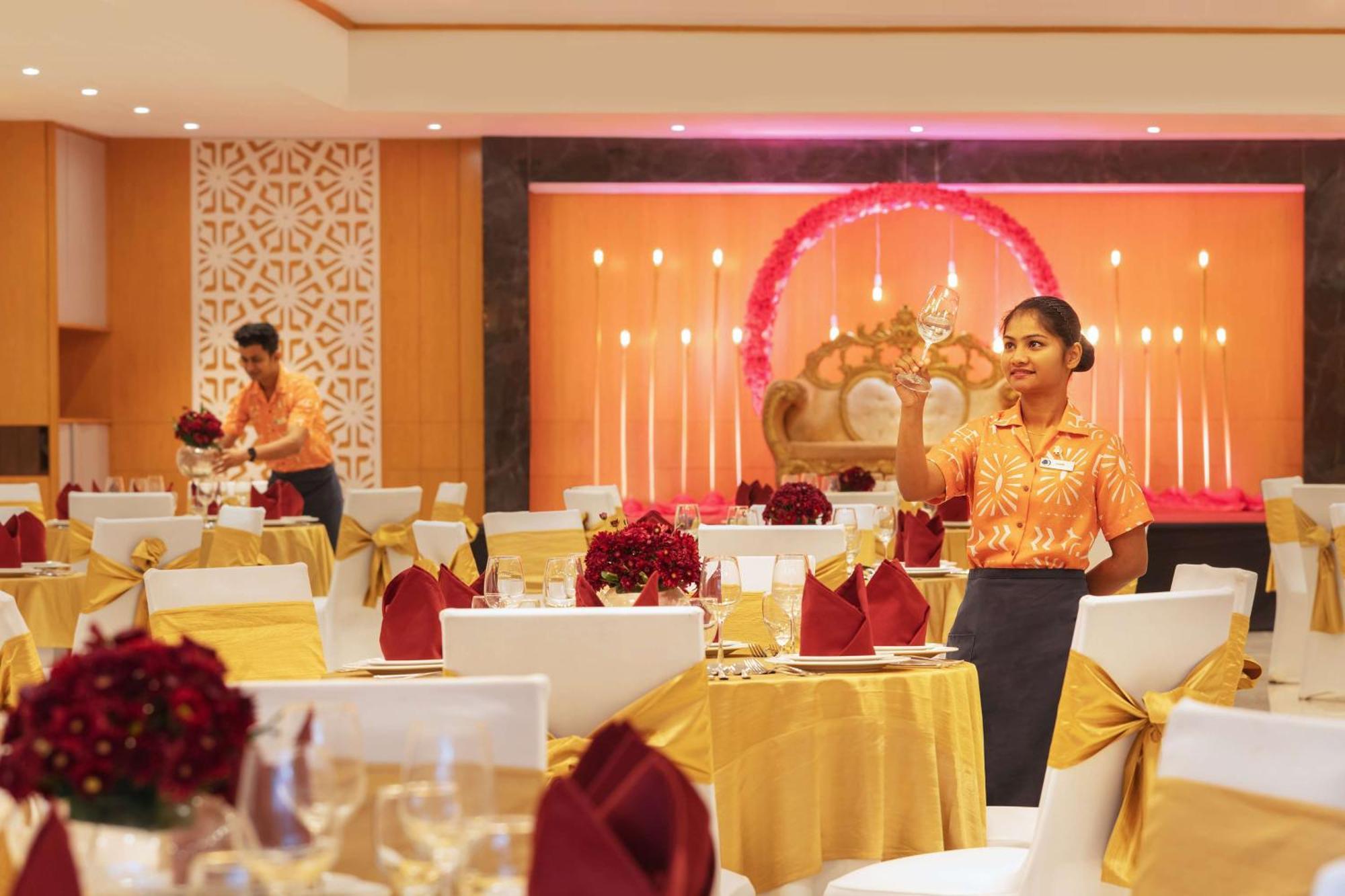Hotel Doubletree By Hilton Goa - Panaji Extérieur photo