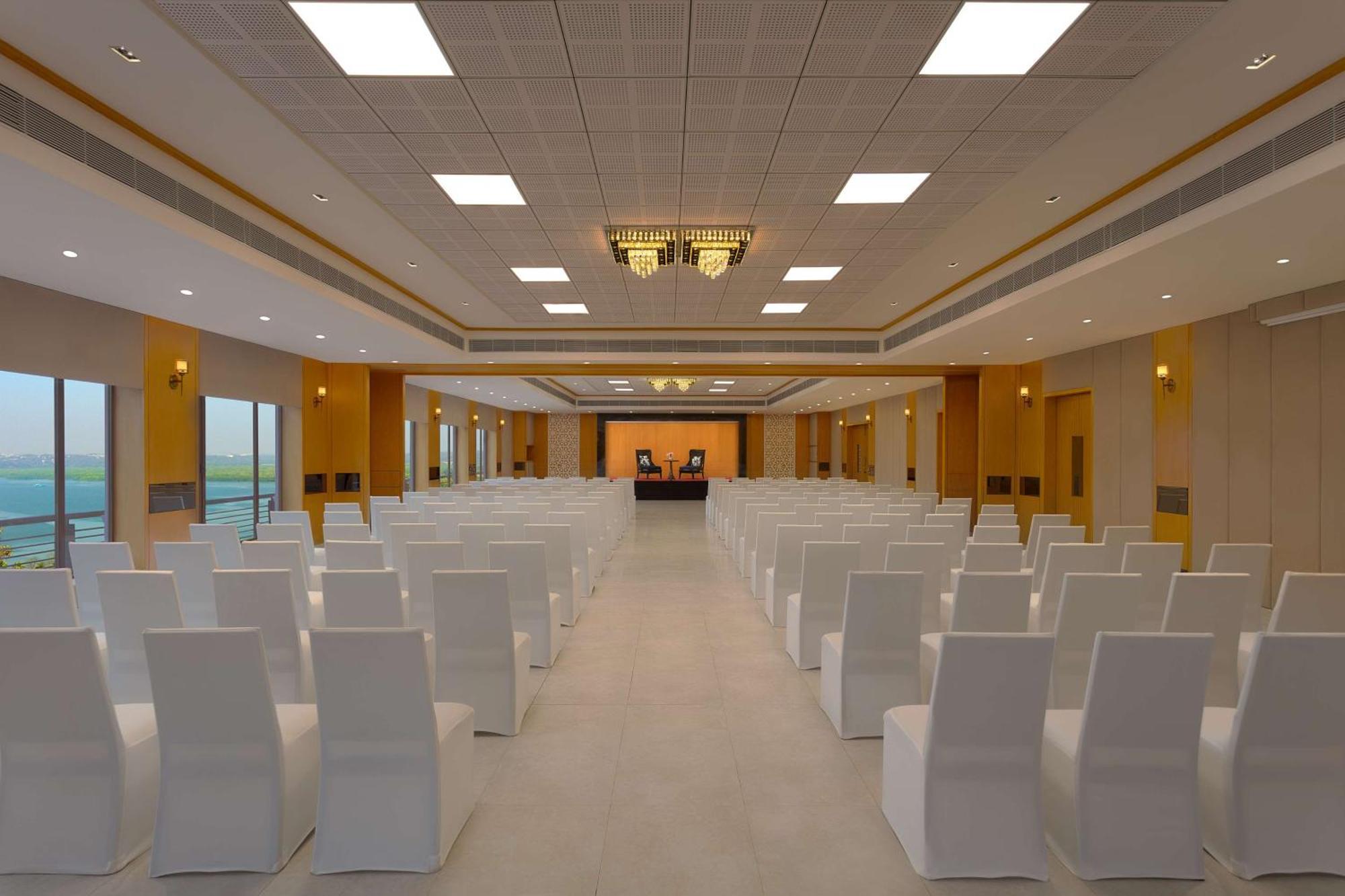 Hotel Doubletree By Hilton Goa - Panaji Extérieur photo