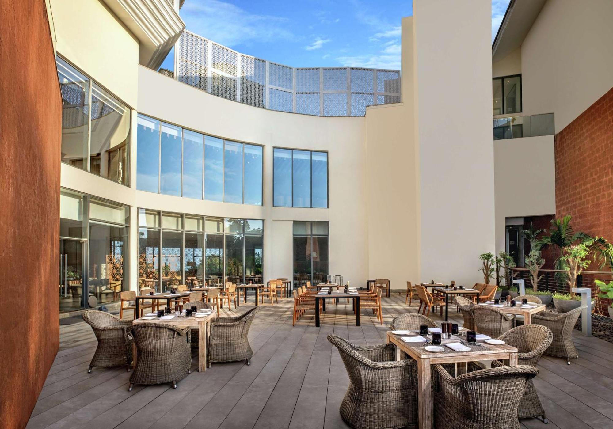Hotel Doubletree By Hilton Goa - Panaji Extérieur photo